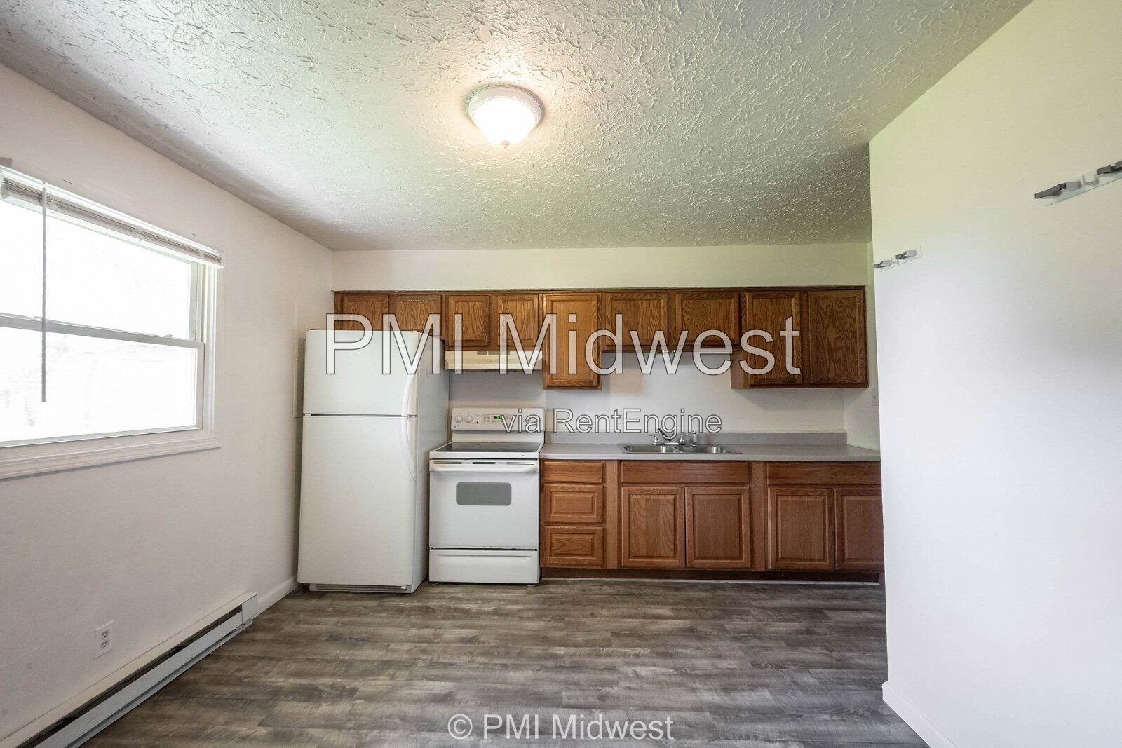 Building Photo - 570 US-52
