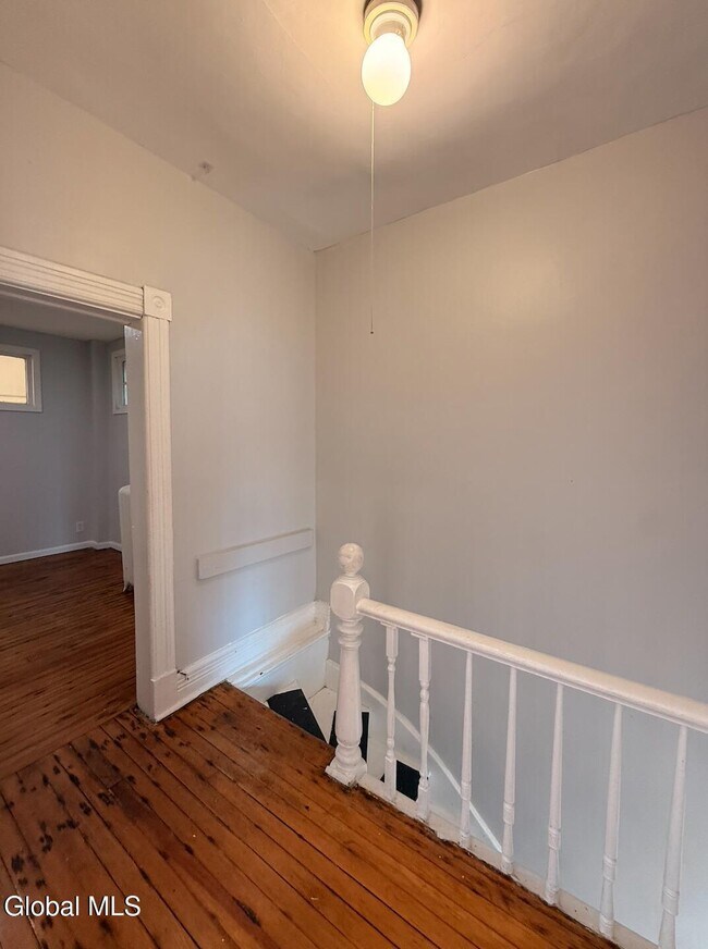 Building Photo - 531 Hamilton St