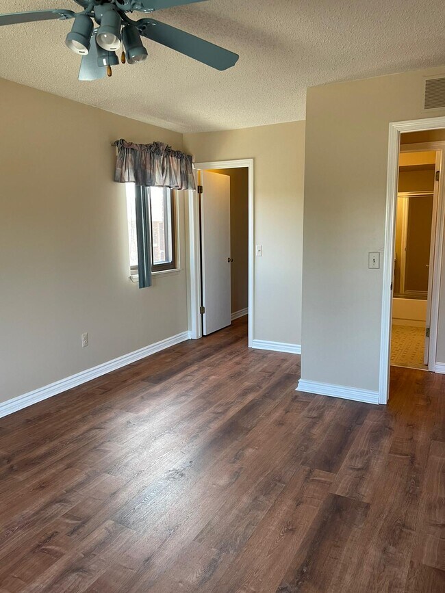 Building Photo - 15153 Seagull Dr