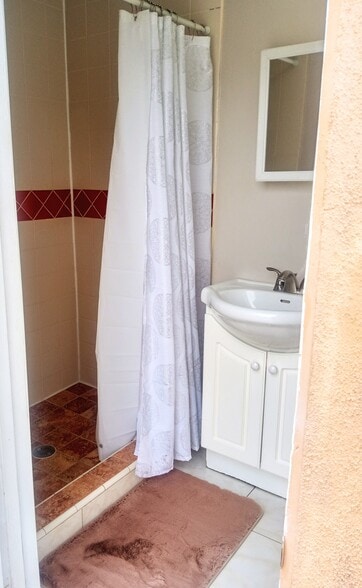 Building Photo - 2403 W Verdugo Ave