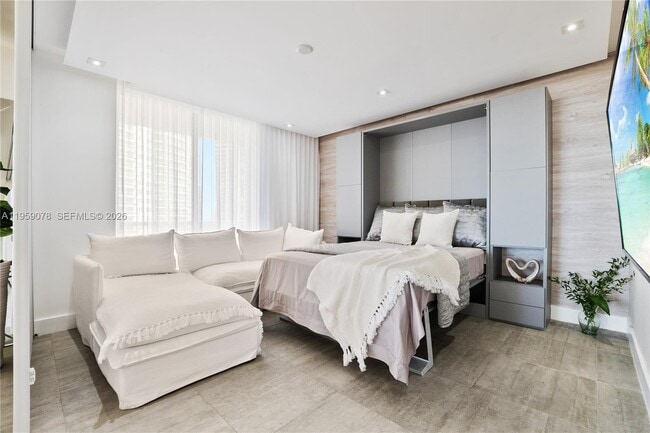 Building Photo - 20281 E Country Club Dr