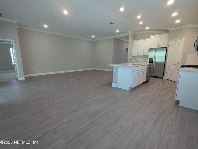 Building Photo - 126 Zancara St