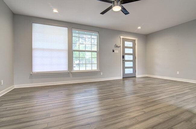 Building Photo - 1311 Westmoor Dr
