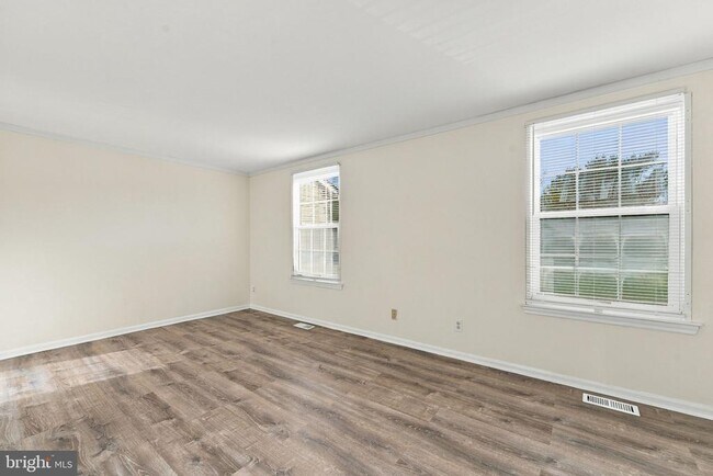 Building Photo - 8 Victoria Manor Ct