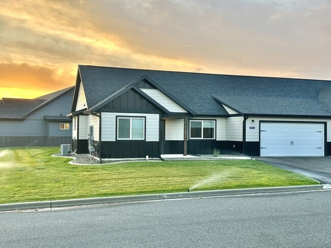 Primary Photo - 2941 Bullfrog Ct