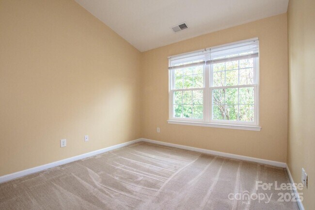 Building Photo - 9366 Greenheather Dr