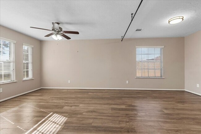 Building Photo - 16218 Bunker Ridge Rd