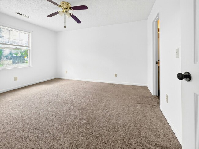 Building Photo - 6209 Friar Tuck Dr NW
