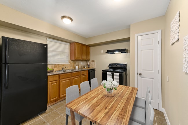 Building Photo - 115 Arbor St