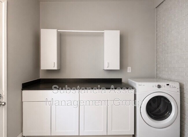 Building Photo - 4713 N Harvey Pkwy