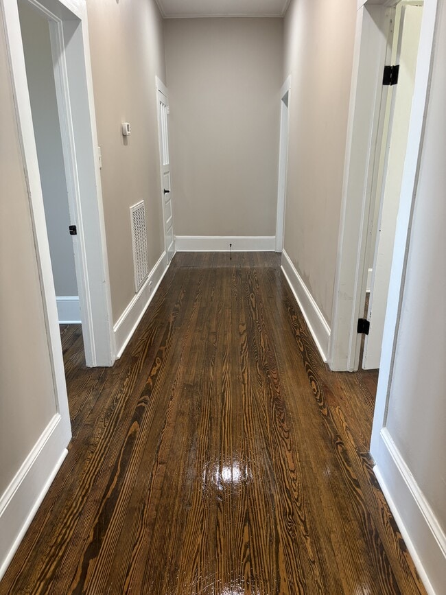 Building Photo - 603 Poplar Ave