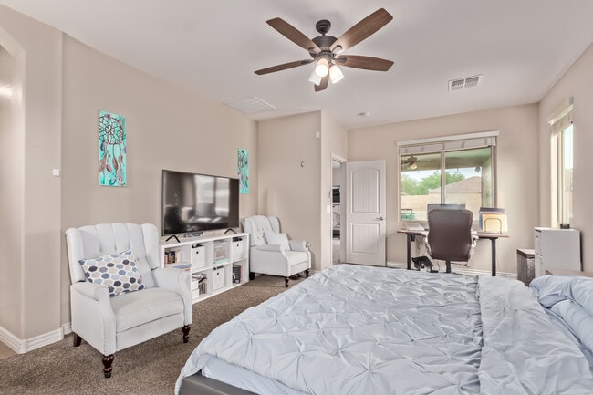 Building Photo - 729 W Silver Reef Dr