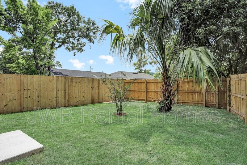 Building Photo - 2134 Clemente Dr
