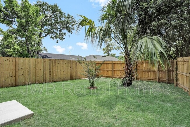 Building Photo - 2134 Clemente Dr