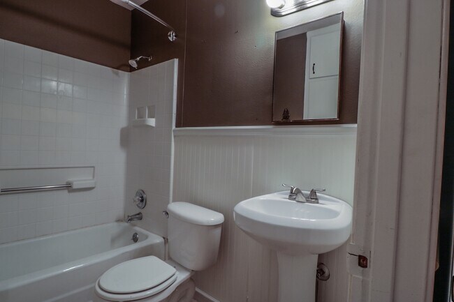 Building Photo - 2429 23rd St