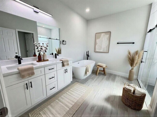 Building Photo - 17046 SW 44th Cir