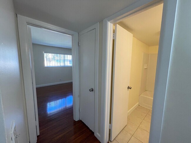 Building Photo - 1501 Crescent Cir