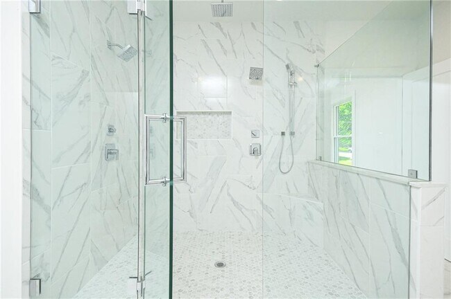 Building Photo - 3604 Pineview Cir NW