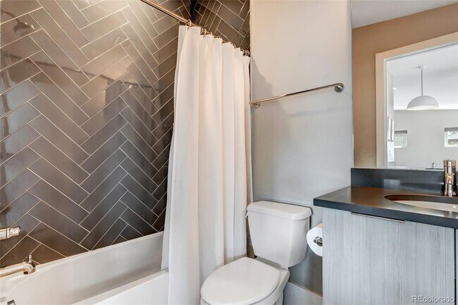 Building Photo - 2007 Eliot St