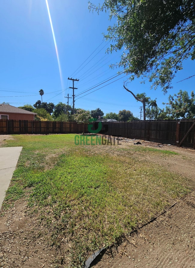 Building Photo - Rent Reduced! 3 Bedroom, 1 Bathroom Home W...