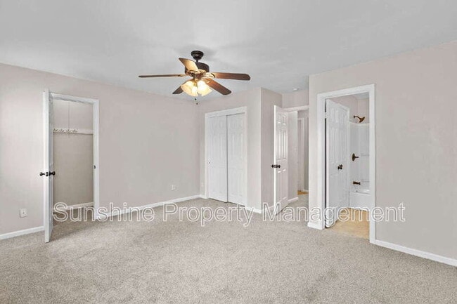 Building Photo - 2905 Radcliffe Ln N