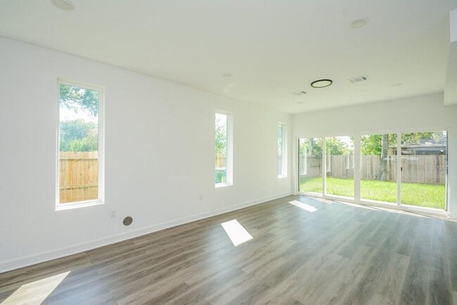 Building Photo - 4358 Clover St