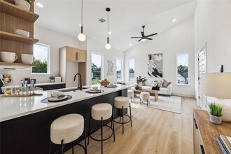 Building Photo - 415 Clearwater St