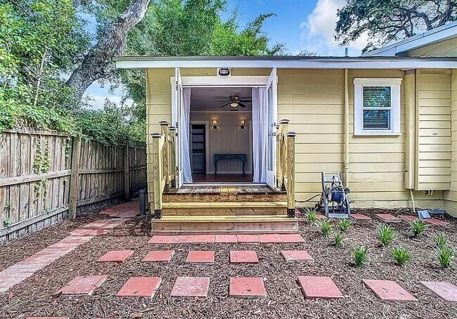 Building Photo - 3109 Johns Pky