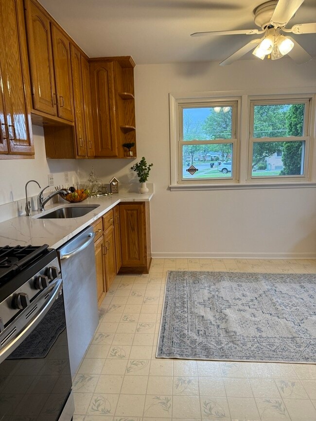 Building Photo - 7847 W Gunnison St