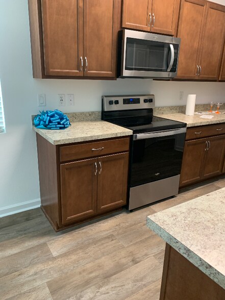 Building Photo - 513 High Tide Ln