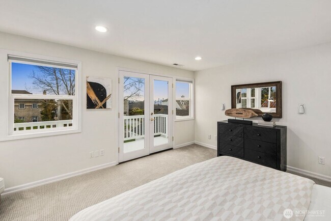 Building Photo - Exceptional Magnolia Home - Rare opportunity to live in Seattles Premier  Neighborhood