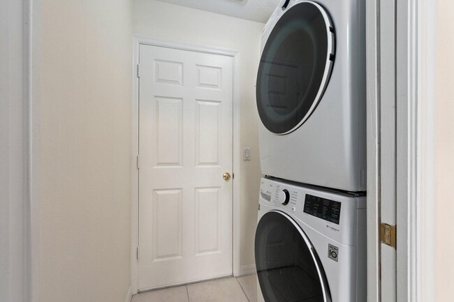 Building Photo - 2466 SE Renick Ave