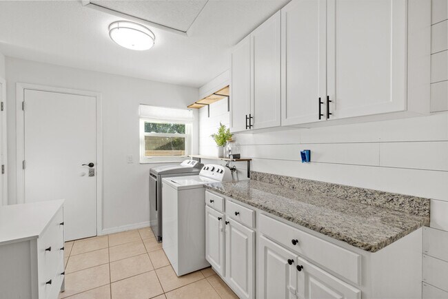 Building Photo - 4.8 Acres of Peaceful Country Living With No HOA