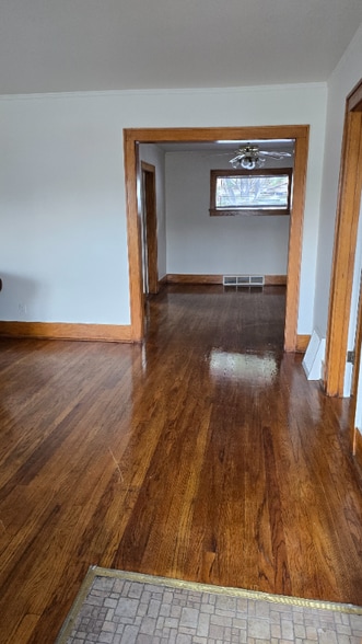 Primary Photo - 915 S 48th St