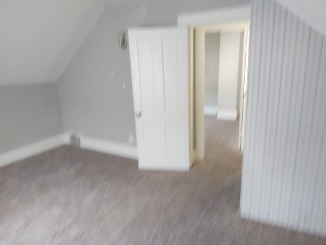Building Photo - 3 Bedroom 1 Bathroom House W/ Bonus room &...