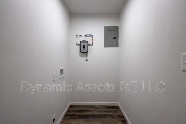 Building Photo - 509 E Quincy St