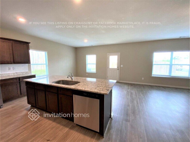 Building Photo - 439 Vermeer Ct