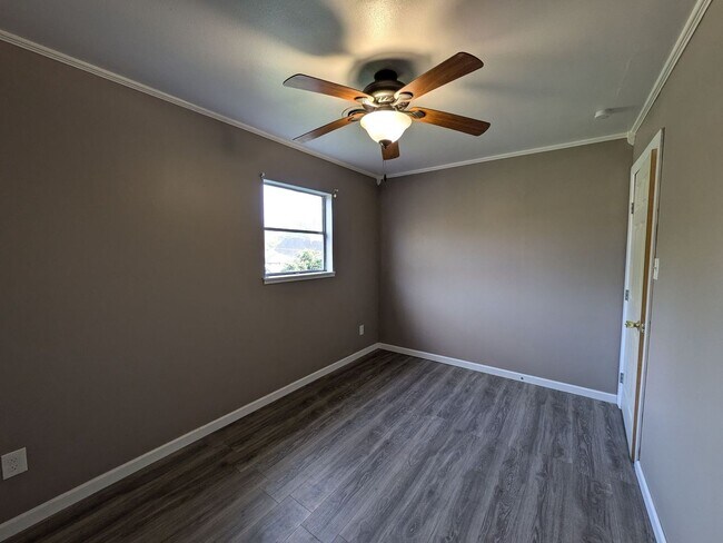 Building Photo - 6350 Arrowhead Dr