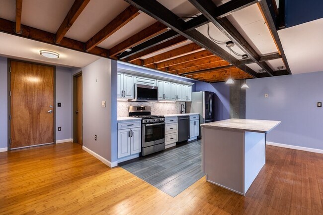 Building Photo - 156 Porter St