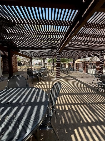 Building Photo - 17084 Westgrove Dr