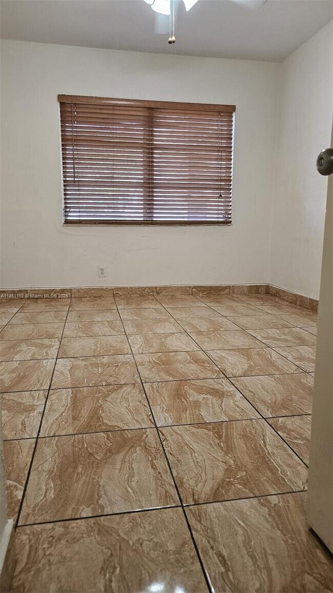 Building Photo - 13715 Kendale Lakes Cir