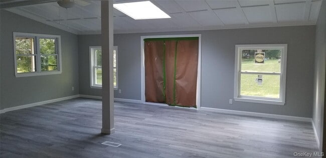 Building Photo - 542 W Broadway