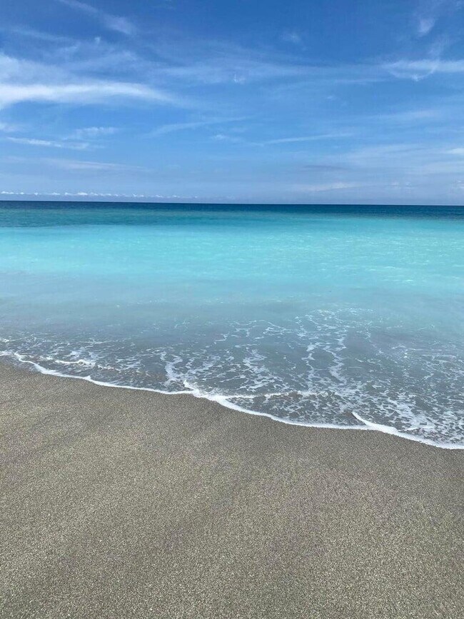 Building Photo - 6271 SE Portofino Cir