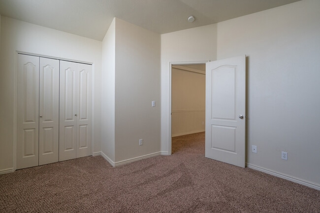 Building Photo - Five bedroom, three bath, 2,300 sq ft town...