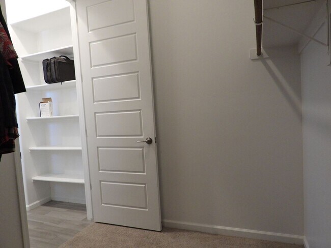 Building Photo - 3 Bedroom 2 Bathroom