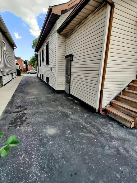 3 car long driveway (at least) - 5524 N Mont Clare Ave