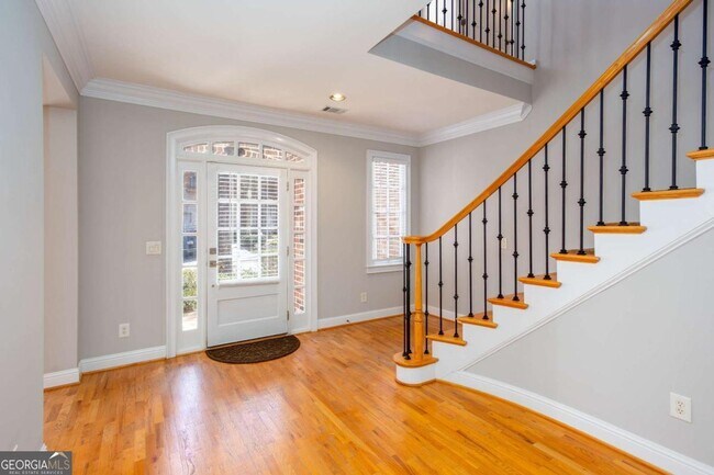 Building Photo - 3206 Windsor Lake Dr NE