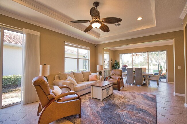 Building Photo - Seasonal Short-Term 2 Bed 2 Bath Single Family Home located in Venetian Golf and River Club!