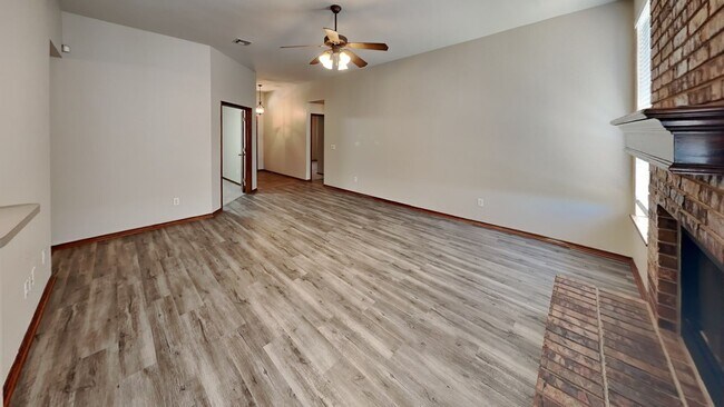 Building Photo - Nice 3 Bedroom 2 Bathroom Home with Storm Shelter and Office!