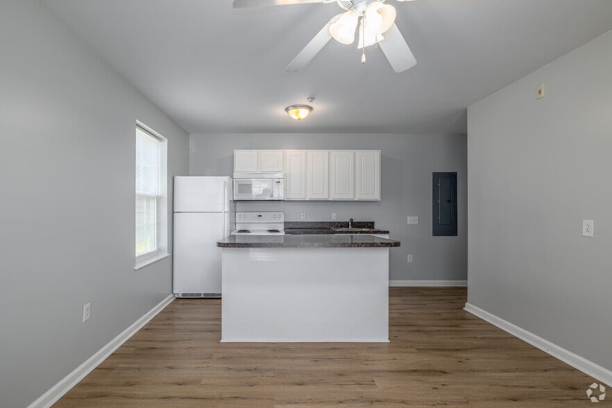 3BR, 3BA - 1,200SF - Kitchen - Mont Alto Village